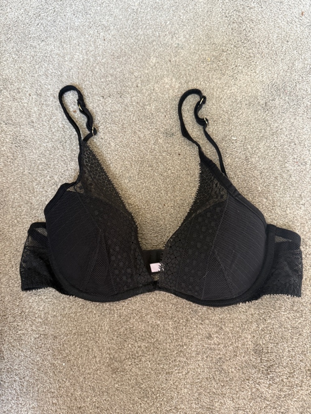 Victoria’s Secret Black Lace Lightly Lined Plunge Bra Size 34 B